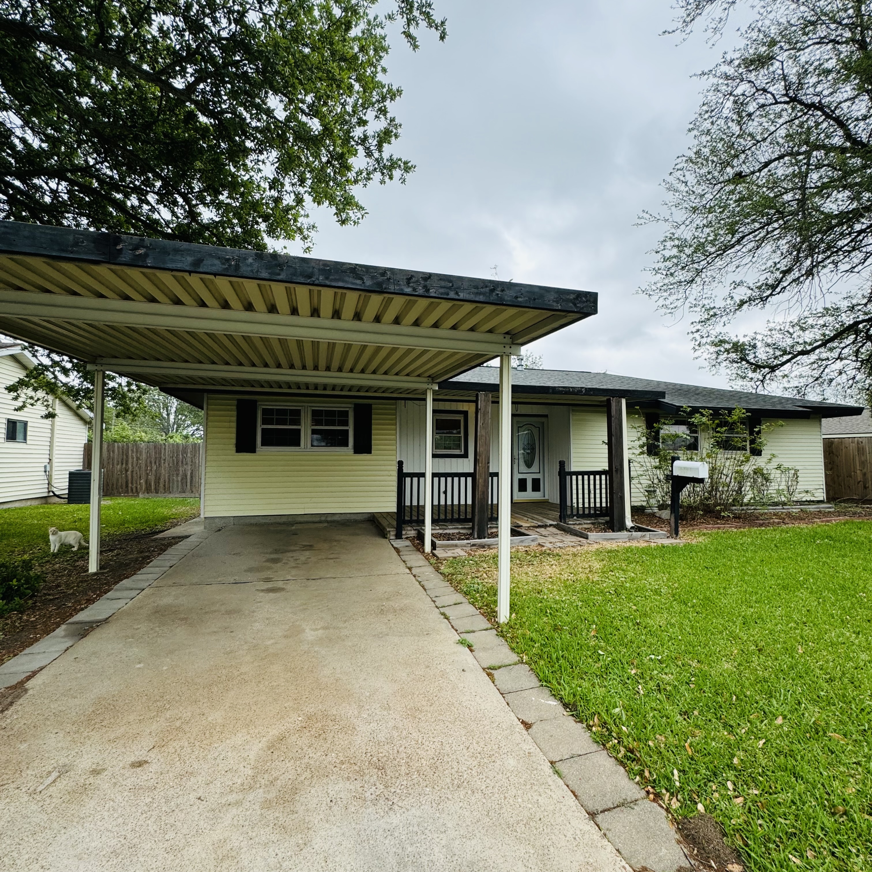 306 Landry Dr