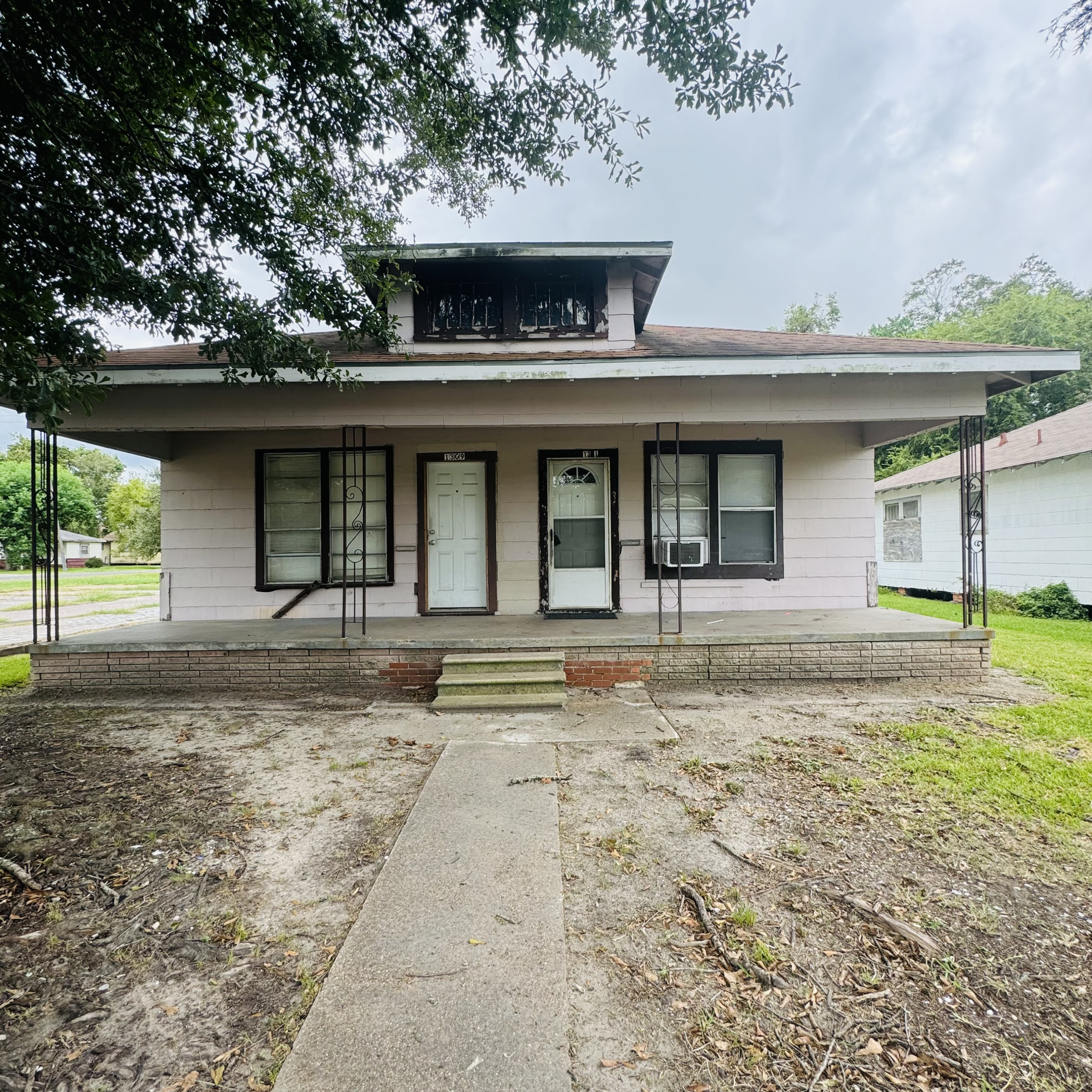 1311 Dequeen Blvd